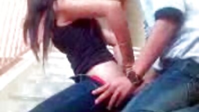 Napaljeni zreli par napravi svoju prvu domaću seks snimku